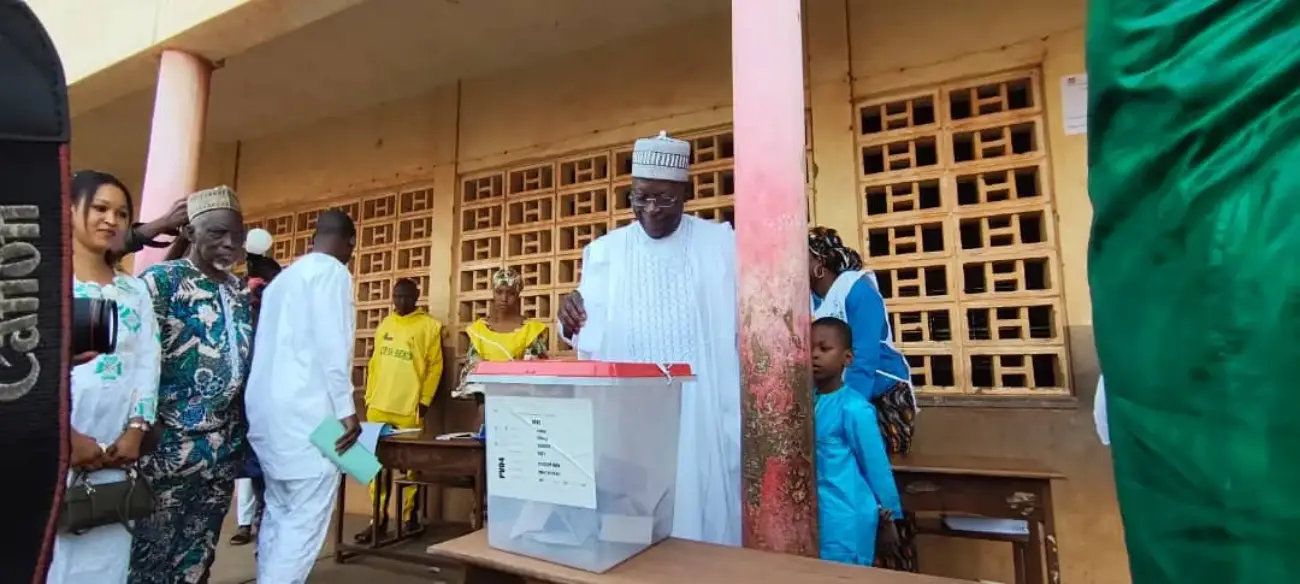 Abdoulaye Bio Tchané vote à Taifa et salue un scrutin apaisé