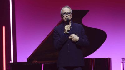 Alain Chamfort : sa deuxième participation aux Enfoirés a failli virer à la catastrophe, "on a eu très peur"