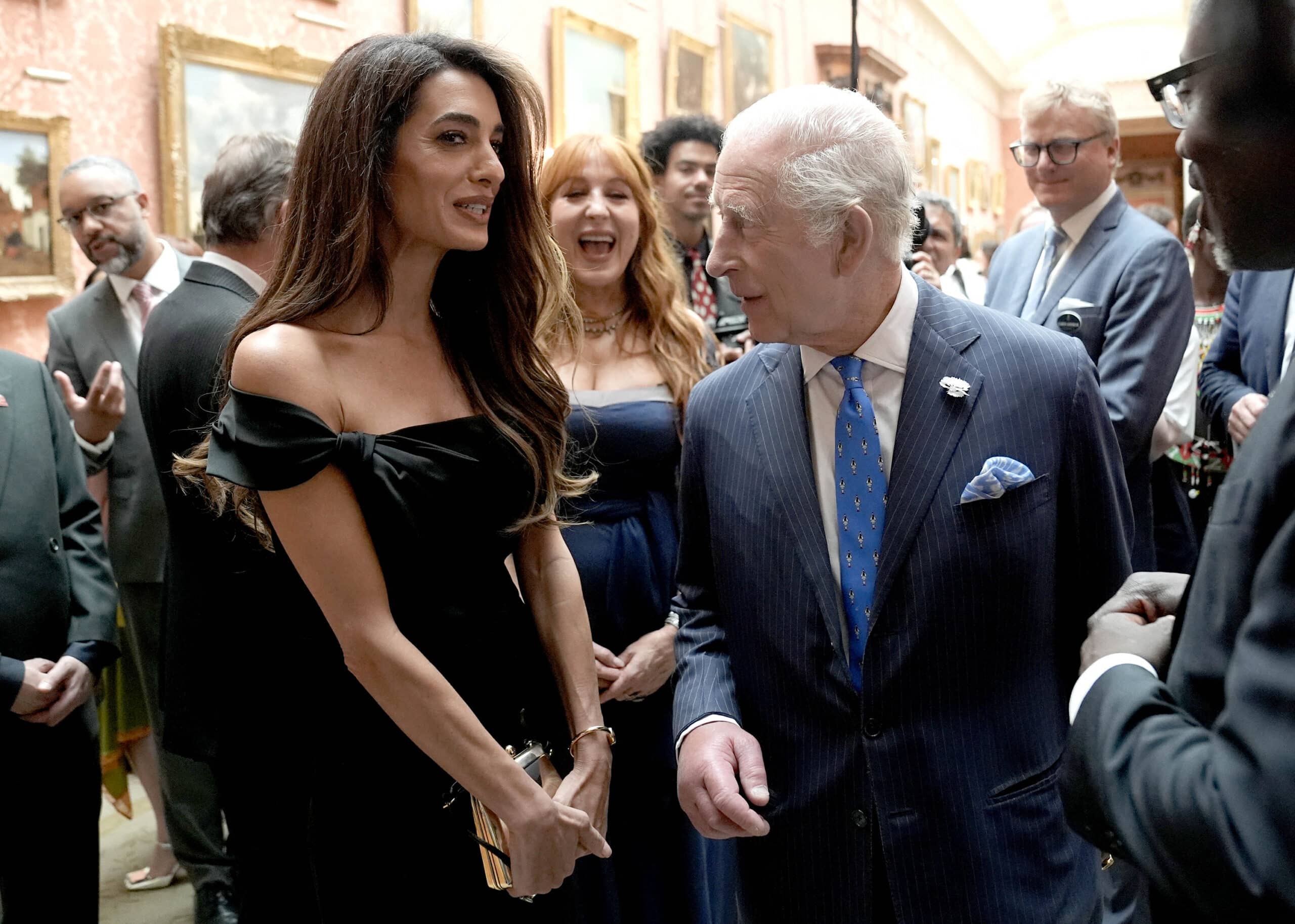 Charles III : la colère gronde après un geste "déplacé" d’Amal Clooney lors de leur rencontre