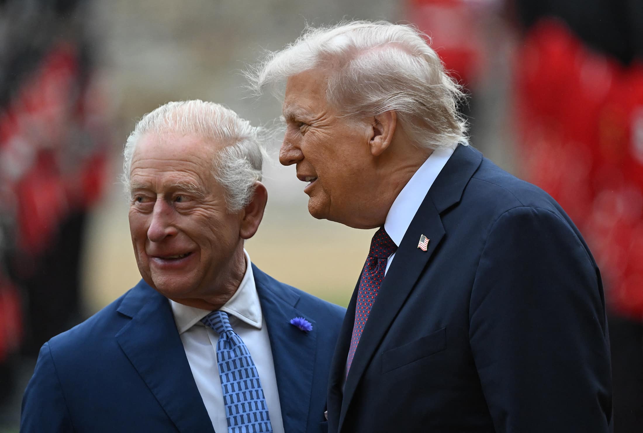 Donald Trump trop tactile : en visite au château de Windsor, il brise le protocole