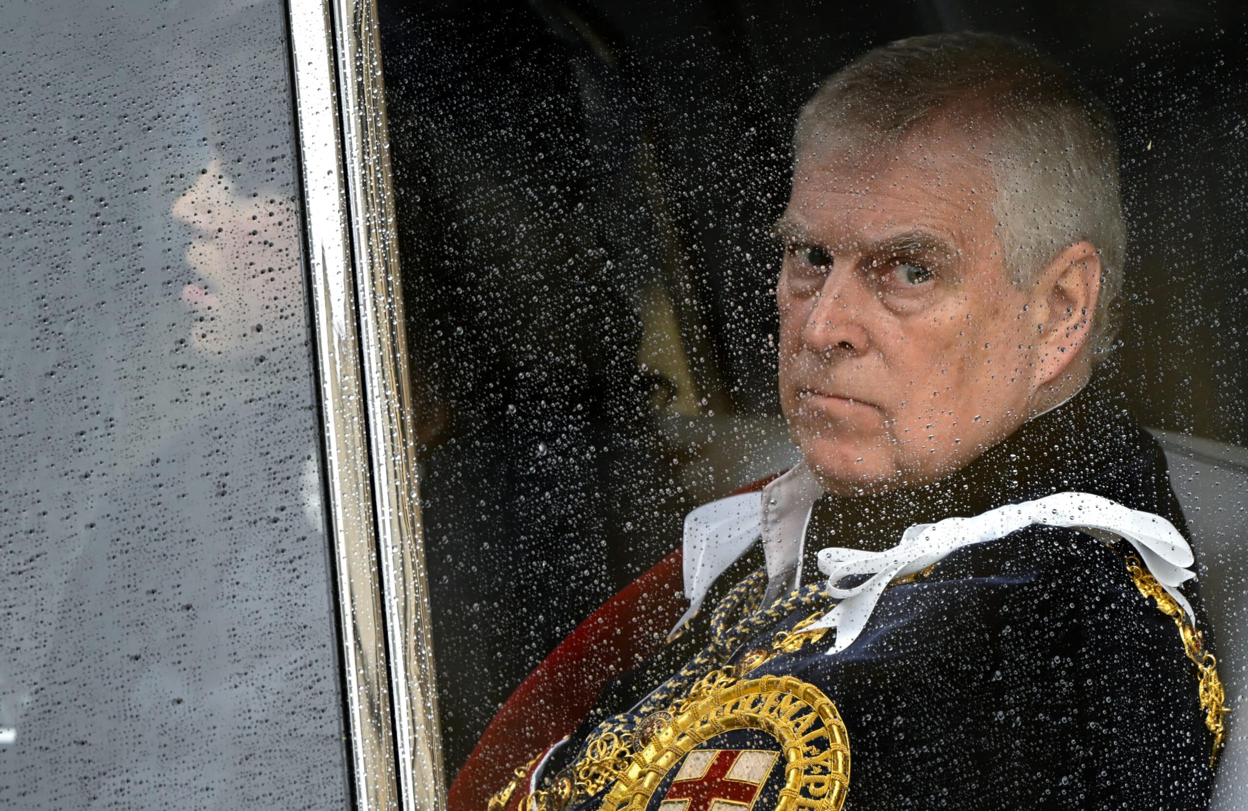 L’ex-prince Andrew quitte son manoir de Windsor pour une destination bien moins glamour