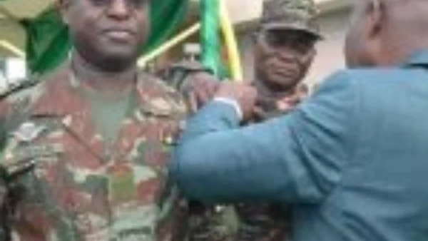 Armée béninoise : Fructueux Gbaguidi et Dieudonné Tévoèdjrè reçoivent de nouvelles étoiles