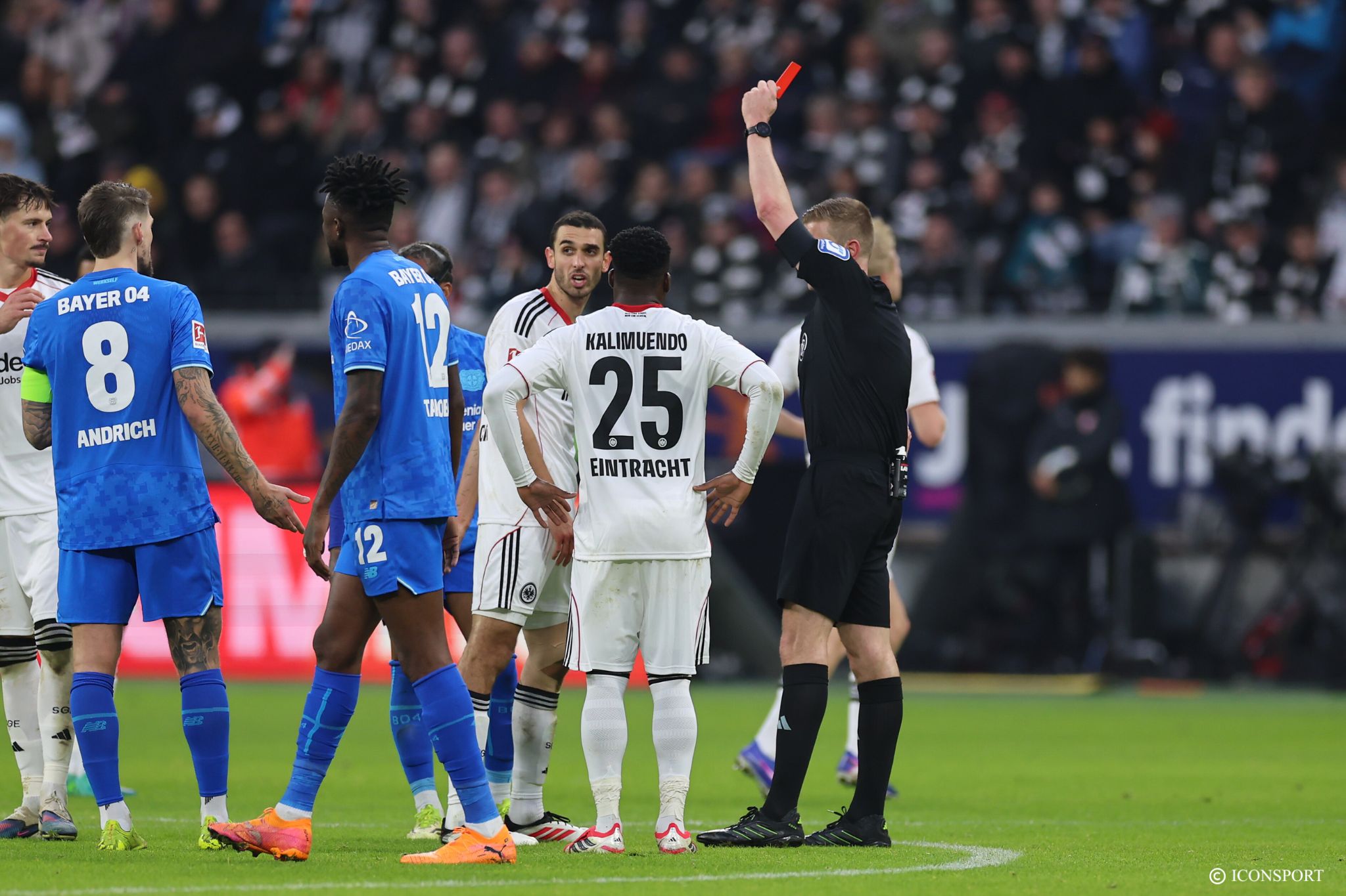 Bundesliga : carton rouge pour Skhiri (Eintracht Francfort), première expulsion de sa carrière