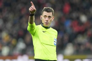 UEFA nomme quatre arbitres français pour les Coupes d&rsquo;Europe