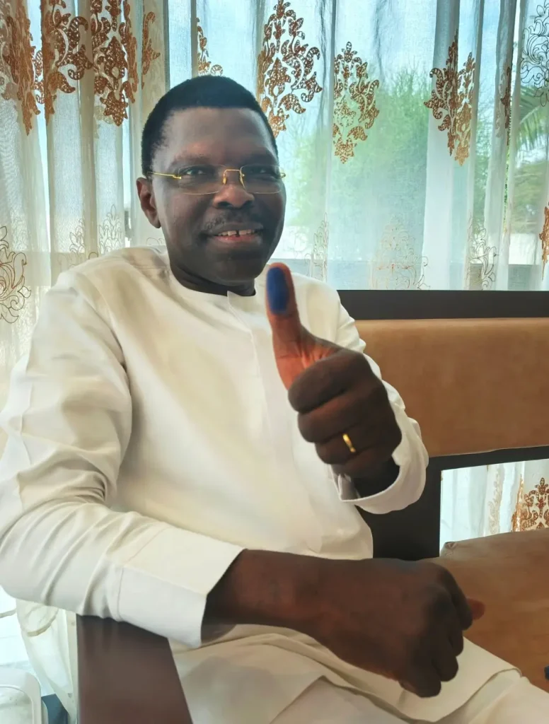 Joseph Djogbénou vote à Abomey et salue la forte mobilisation