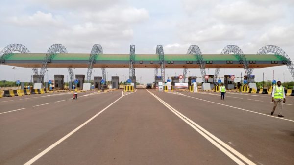 Le poste de péage de Boudtenga vue de face