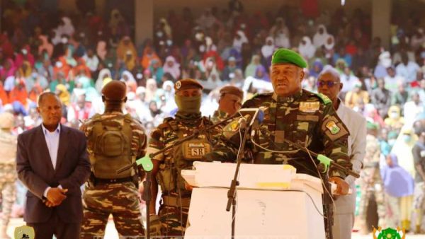 Tiani meeting stade Maradi BIS