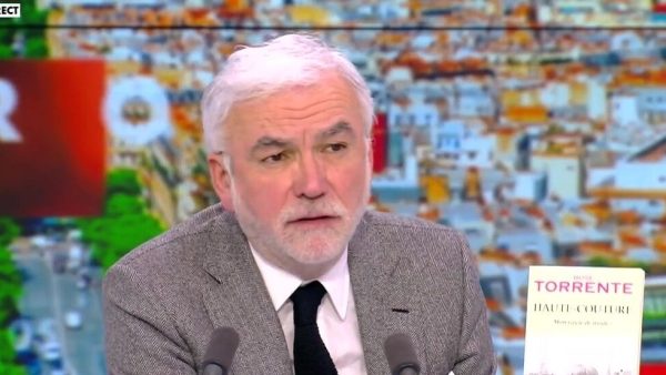 "Je pense aux victimes", Pascal Praud soutient Sonia Mabrouk et dénonce à son tour le maintien de Jean-Marc Morandini sur CNEWS