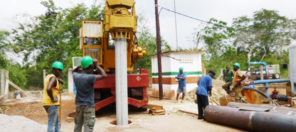 Acc&egrave;s &agrave; l&rsquo;eau : le Conseil r&eacute;gional des Plateaux lance des forages solaires dans les &eacute;coles