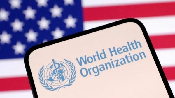 Le retrait américain de l’OMS relance le débat sur le financement et l’efficacité de la gouvernance sanitaire mondiale.