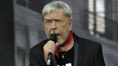 Renaud fustige Jean-Jacques Goldman et les Enfoirés