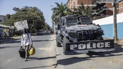 Sénégal: garde à vue prolongée pour trois responsables d'organisations étudiantes après les violences à l'UCAD