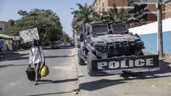 Sénégal: garde à vue prolongée pour trois responsables d'organisations étudiantes après les violences à l'UCAD