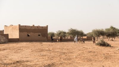 Mali: l'armée bombarde des combattants de l'État islamique après des affrontements près de Ménaka