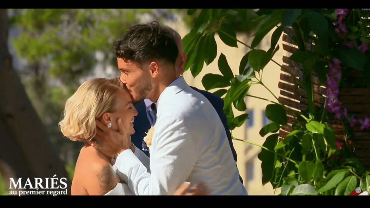 "Très envie de faire l'amour avec elle" : Mariés au premier regard, la température monte déjà d'un cran entre Mathieu et Julie (SPOILER)
