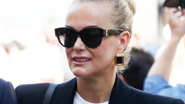 "Un trou dans la poitrine", Laeticia Hallyday touchée en plein cœur : l’histoire d’amour vire au drame