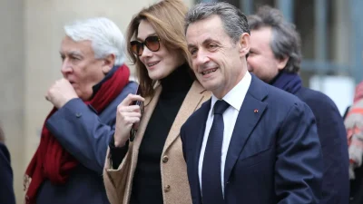 aperç de sa "dolce vita" au côté de Carla Bruni et son clan