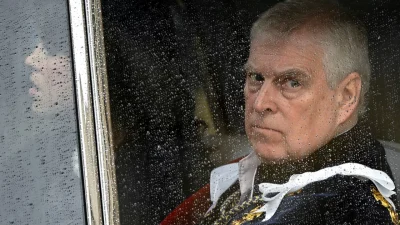 “une cellule avec un lit et des toilettes”, ses conditions de détention révélées