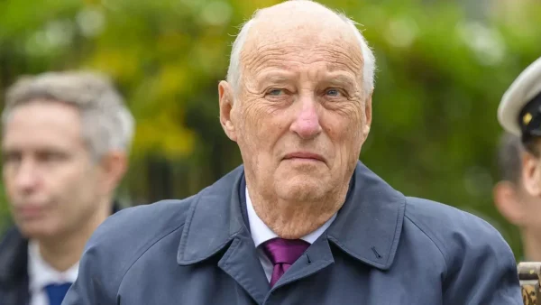 en plein scandale, la princesse Mette-Marit éclipsée de la photo de famille