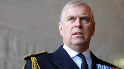 comment le roi Charles III a précipité la chute de son frère