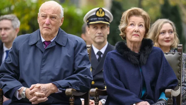 Vacances gâchées pour Harald V et Sonja de Norvège : l’histoire se répète…