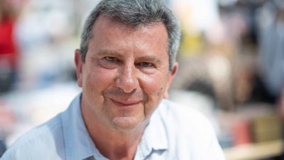 Pascal Bataille, 66 ans, annonce l’arrivée d’un bébé