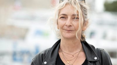 Corinne Masiero : communiste mais propriétaire, elle habite une "maison communautaire"