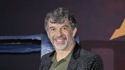 Stéphane Plaza se rêverait-il en Donald Trump ? L’agent immobilier en pleine campagne