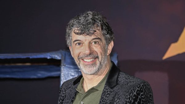 Stéphane Plaza se rêverait-il en Donald Trump ? L’agent immobilier en pleine campagne