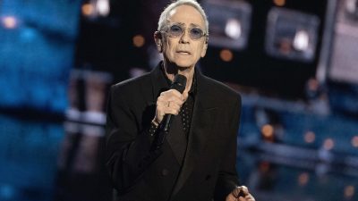 "Il est tombé dans le trou…" : Alain Chamfort, la vérité sur sa terrible chute aux Enfoirés