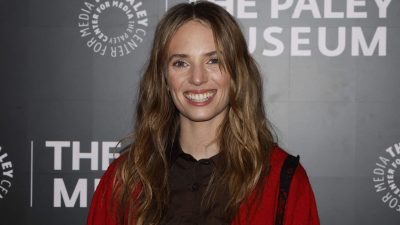 Stranger Things : cette star de la série a dit "oui" pour la Saint-Valentin entourée de ses célèbres parents, Uma Thurman et Ethan Hawke