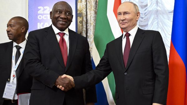 Combattants africains pour la Russie: Ramaphosa et Poutine évoquent l'enrôlement de ressortissants Sud-Africains