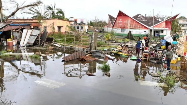 «On voyait l'eau s'infiltrer et tout qui bougeait»: un habitant de Tamatave raconte le passage du cyclone Gezani