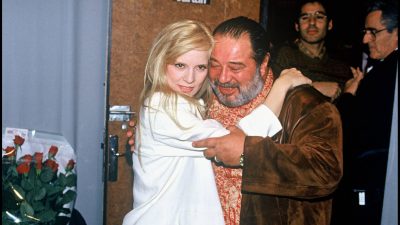 Carlos : ses étés "Tout nu et tout bronzé" à Ramatuelle avec Sylvie Vartan