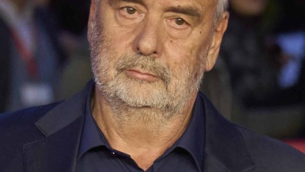 "Il préfère faire perdre son temps à la justice" : Luc Besson dézingue le chasseur condamné après un acte "barbare" commis sur sa propriété