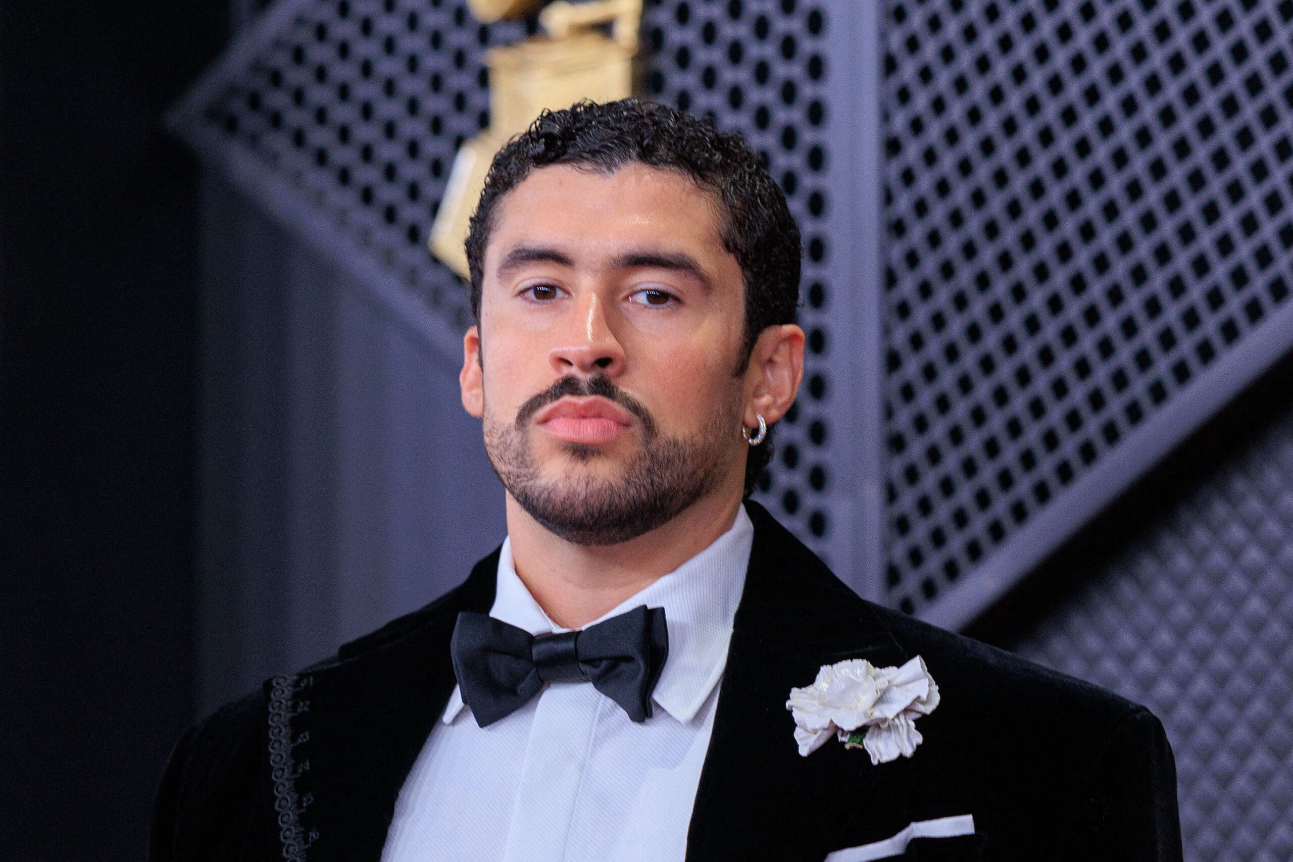 Bad Bunny vs Donald Trump : la rumeur complètement folle sur ce que cache le chanteur sous ses vêtements