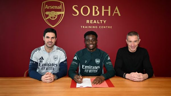 Bukayo Saka signe un nouveau contrat et devient le joueur le mieux payé d'Arsenal