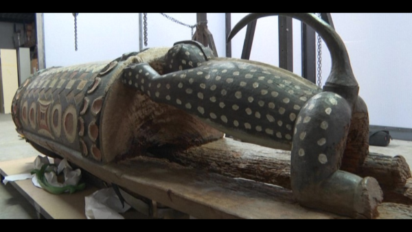 La France restitue un tambour parlant de l'ère coloniale à la Côte d'Ivoire