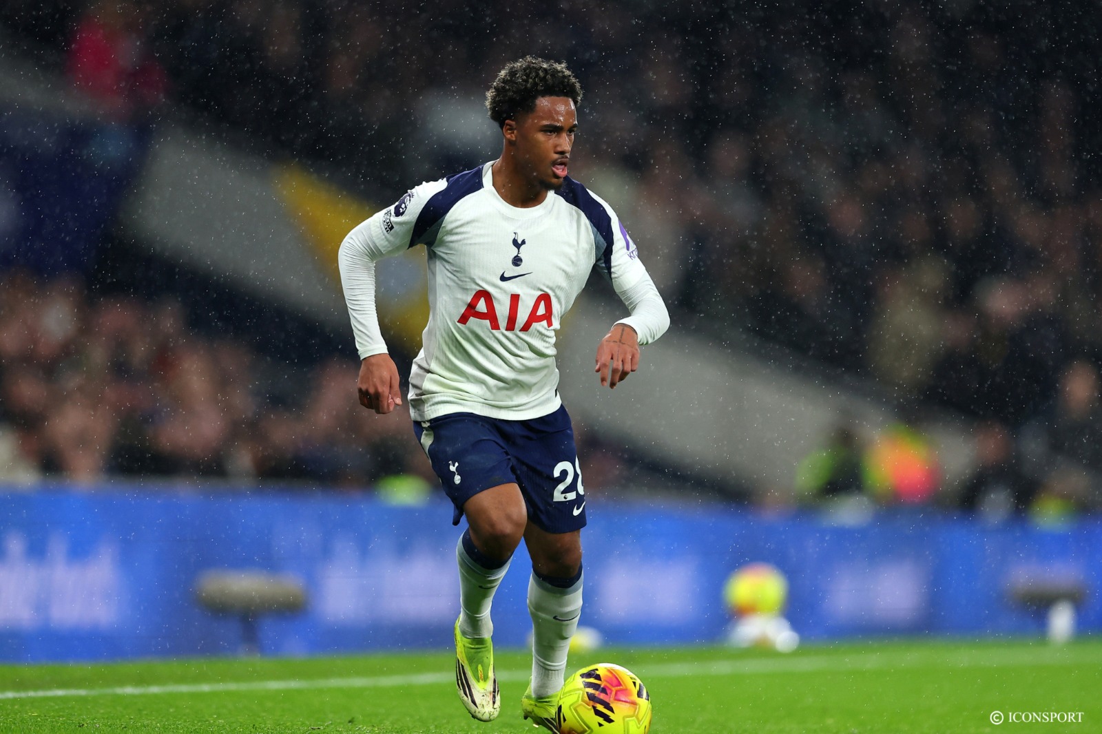Tottenham : Wilson Odobert victime d’une rupture du ligament croisé