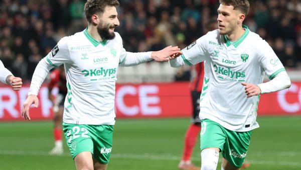 Ligue 2 BKT (J23) : l’AS Saint-Etienne retrouve le podium après sa victoire à Guingamp