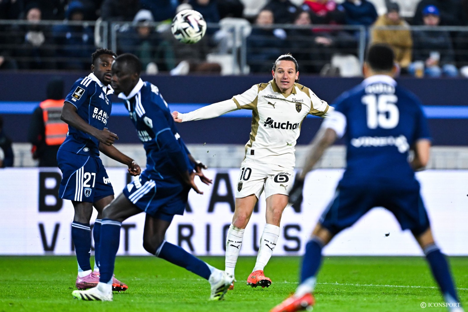 Ligue 1 (J22) : le RC Lens bat le Paris FC et redevient leader devant le PSG