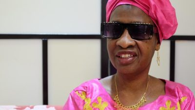 La chanteuse malienne Mariam Doumbia en un mot, un geste et un silence