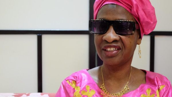 La chanteuse malienne Mariam Doumbia en un mot, un geste et un silence