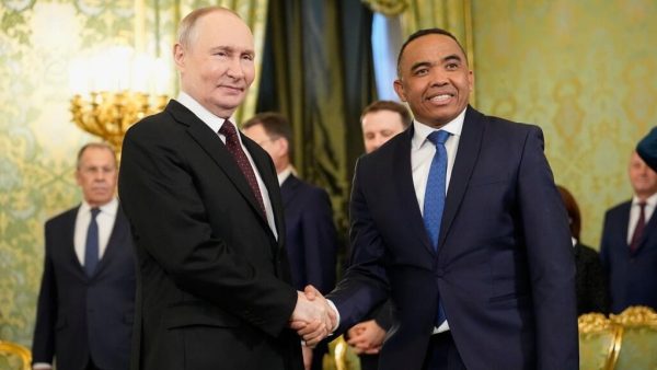 Madagascar: en visite à Moscou, le président Randrianirina scelle le rapprochement avec la Russie