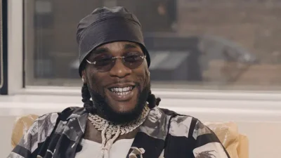 Ramadan – La dévotion de Burna Boy à l&rsquo;islam remise en question après avoir été aperçu avec une personne inattendue