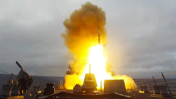 Voici les armes utilisées par l'Amérique pour frapper l'Iran — et son bouclier contre les représailles