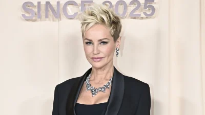 après avoir coupé ses cheveux, elle ose un dégradé encore plus court à la garçonne