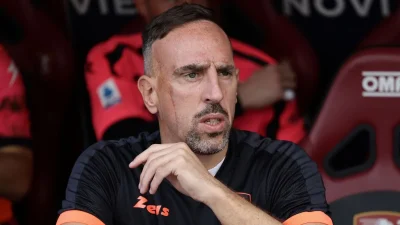 "Franck Ribéry a tenté de me frapper", après Jack Lang, l'ex-footballeur cité dans les emails de l'homme d'affaires