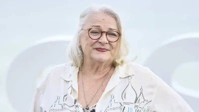 "Anti pin-up", Josiane Balasko, "mariée à un apache", surprise en plein dîner avec Epstein et Jack Lang