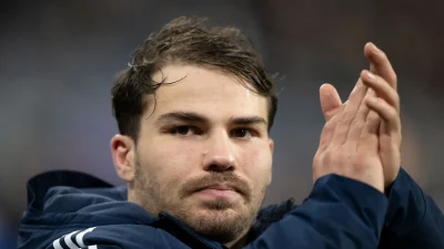 Sportif de haut niveau, Antoine Dupont s'indigne d'un plafond salarial "invasif" : "Une impression de flicage"